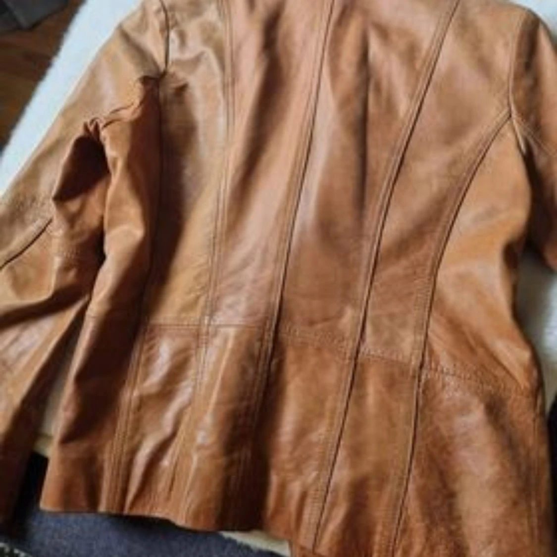 Skinnjacka Kvinnlig modell - 2