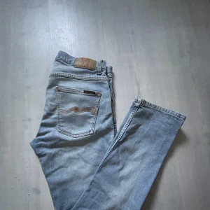 Nudie Jeans - Nudie Jeans som är slim i passformen. Storlek 30