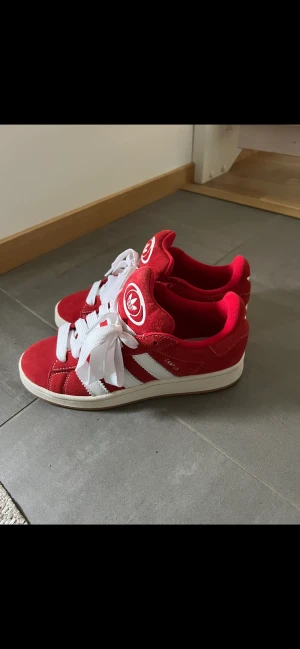 Campus 00 s - Tänkte sälja mina superfina campus 00s i röda. Pris går att diskutera.