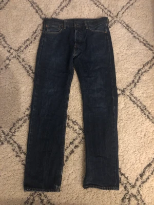 Levis 501 Jens  - Levis 501 w32/L33 Inget fel på byxorna de är varsamt använda   Pris går att diskuteras 