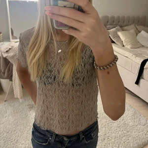 Spets topp - Från pull and bear jätte fin aldrig använda❤️ Storlek L men är liten. Jag är typ 1,63