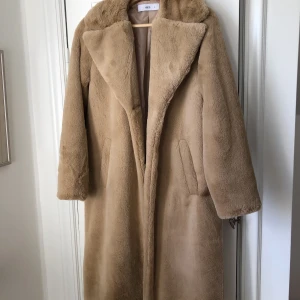 Jacka Ellos - Supermysig jacka i felfritt skick. Sparsamt använd.  Nypris 1000 kr. Stl 34