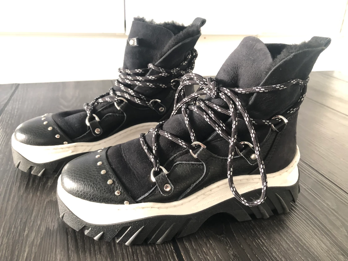 Inuikii kängor - 90