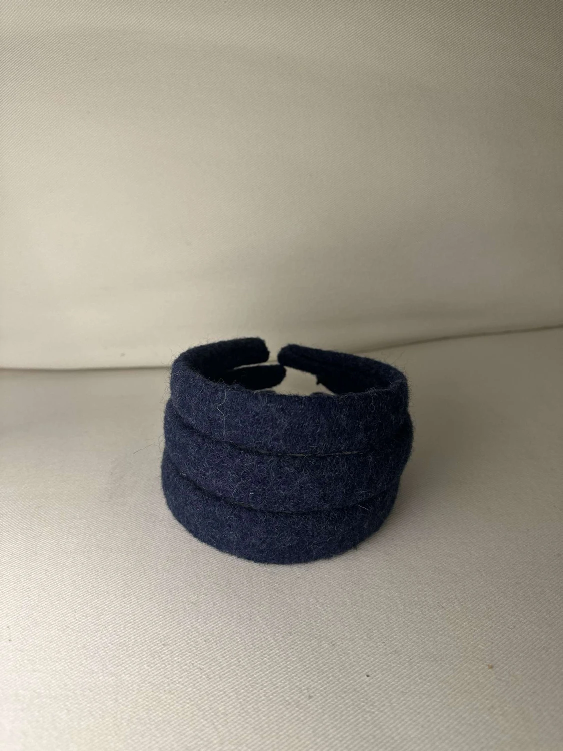 Handsydda diadem i 100% ull tyg - 90