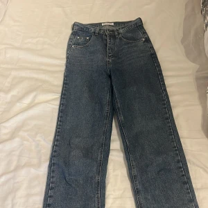 Jeans från Venderbys - Köpte dessa från Plick precis. För små i midjan, dem är i bra skick inget som är sönder eller fläckigt. S, men små i storleken, skulle säga XS (då jag i vanliga fall är S)