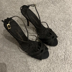 Klackskor - Superfina skor i storlek 40. Perfekt till balen eller utgång. Ingen defekt men är använda.💗