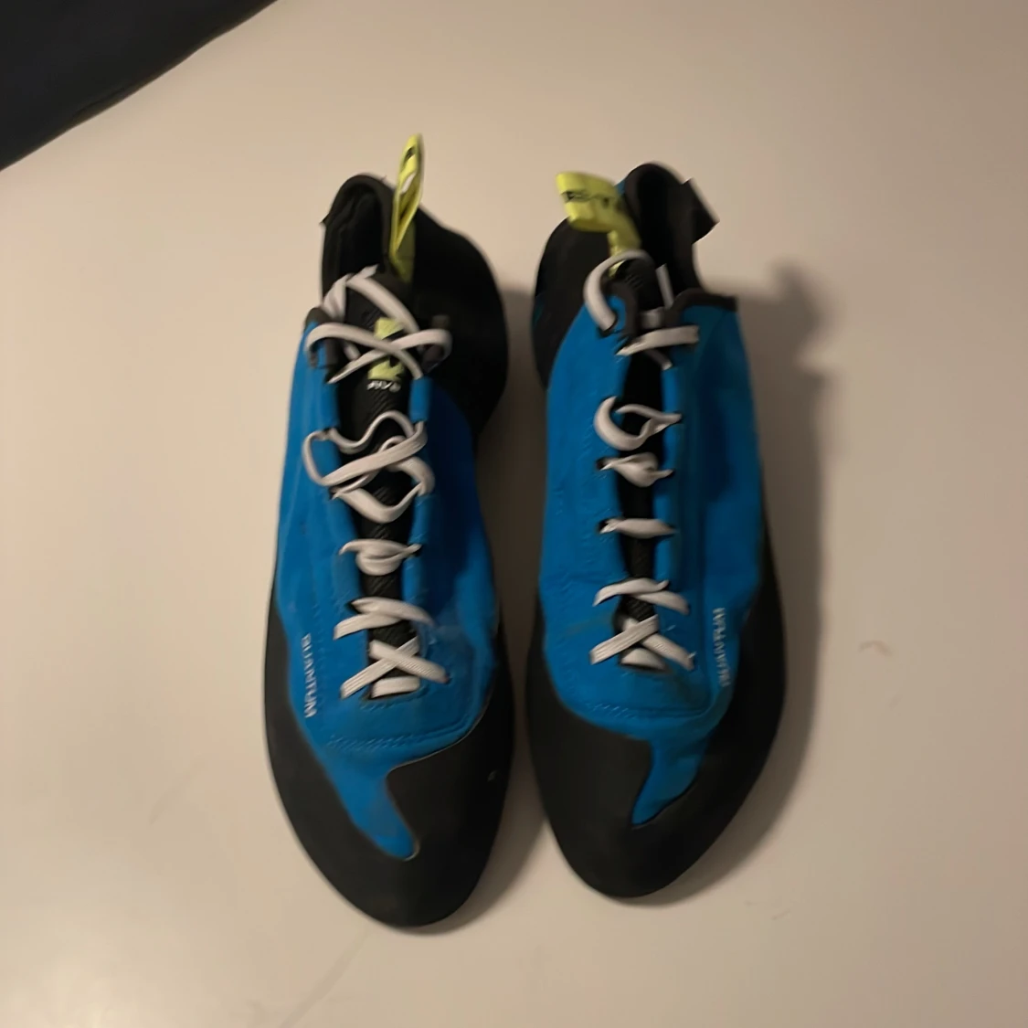 Begagnade klättringsskor