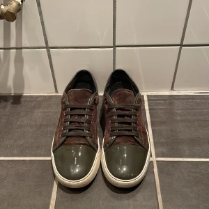 Lanvin  - Säljer nu ett par riktigt schyssta lanvin i uk 6! Skorna är i cond 8/10 och endast skorna medföljer! Hör av dig vid fler frågor!