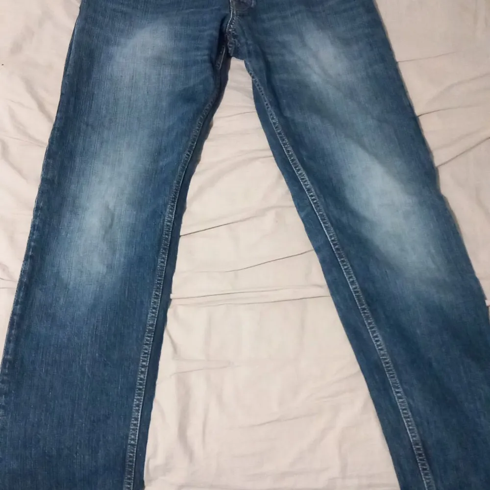 G-Star Jeans i bra skick,midja 40 cm, total längd 102cm. Jeans & Byxor.