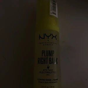 Nyx professional makeup  - Har en primer från Nyx som är köpt från Lyko. Fick primern förra veckan så produktern är inte använd bara öppnat locket och ENDAST testad på handen. Ny pris 249, säljer för 175 +frakt💕🩷🌸✨🤗