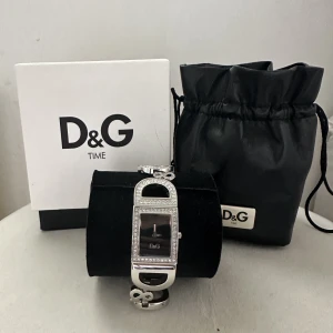 Dolce & Gabbana klocka - Oanvänd. Reglerbar. Behöver byta batterier