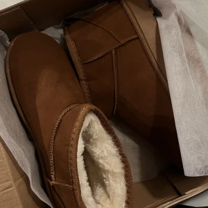 Uggs - Säljer dom pga av att dom är för små