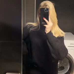 Stickad tröja från Chiquelle - Stickad tröja från Chiquelle som passar XS-S 💕