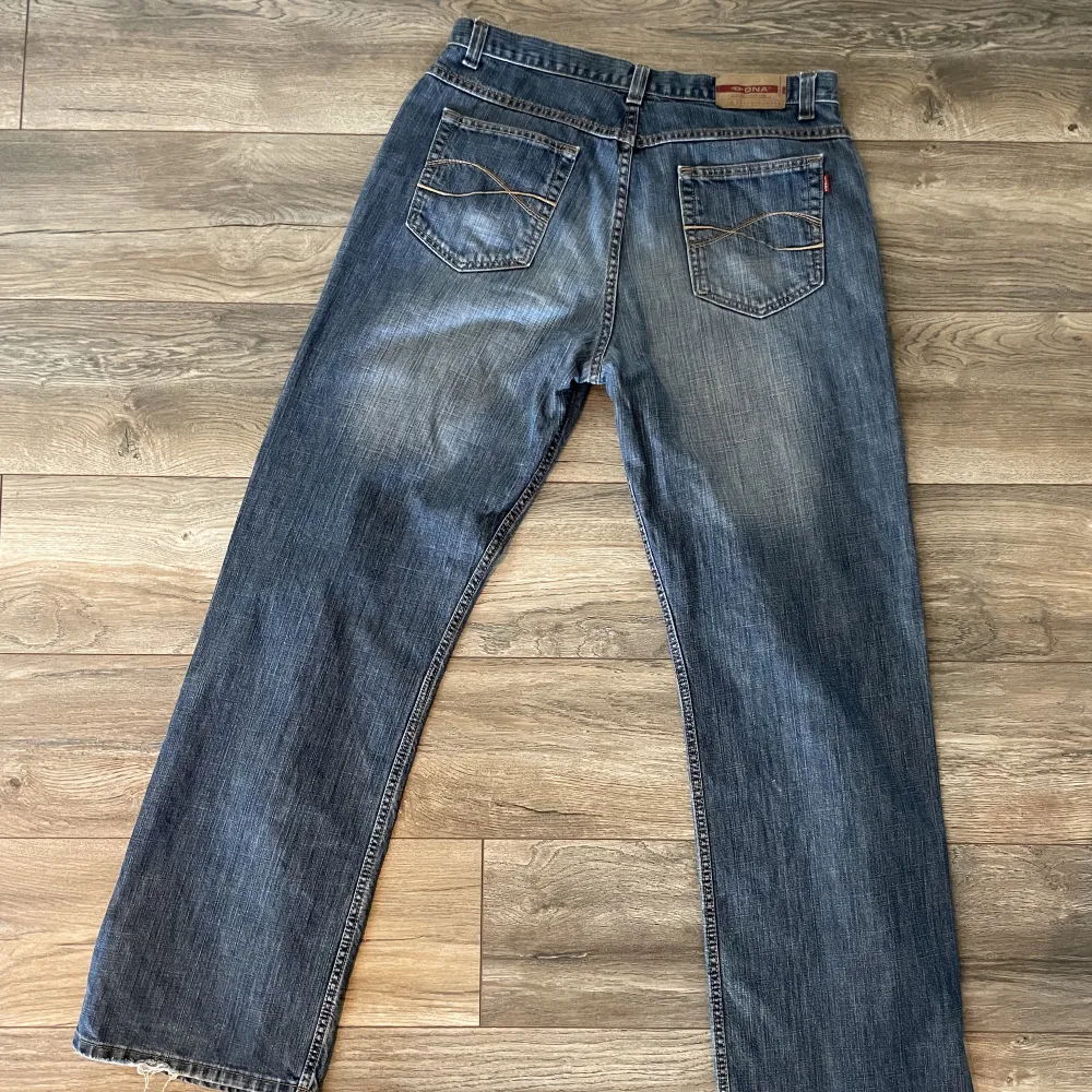 Riktigt snygga jeans med väldigt stor passform! Riktigt Baggy och passar bra på den stilen  Cond 7/10. Jeans & Byxor.