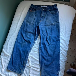 Polar skate big boy - Feta polar byxor köppte på tres bien i Malmö för 1200kr. Lider av heel drag och det ökända fick hålet (se bilder) på båda sider men värst på höger 😱😱. Vill mest bara se vad folk är redo på att betala för de. Fråga om mer bilder. Kan mötas i Malmö