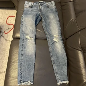 Jeans - Jättefina jeans i bra skick från Zara 200kr, strl S. Kan mötas i malmö