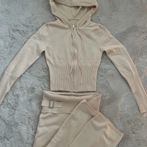 Mjukisset - Sjukt snyggt mjukisset, helt nytt och aldrig använt. Jag har tyvärr inga bilder på då de inte passar mig.  