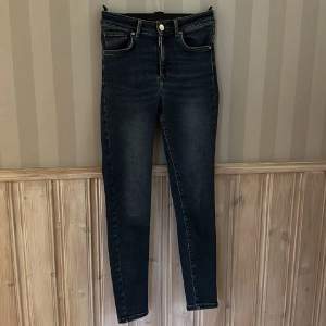 Väldigt sköna jeans från bikbok