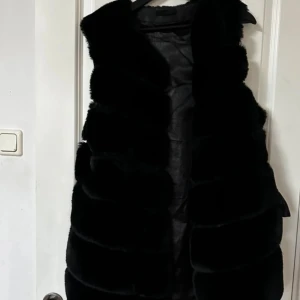 Päls väst (oäkta päls)  - Knappt använd päls väst 