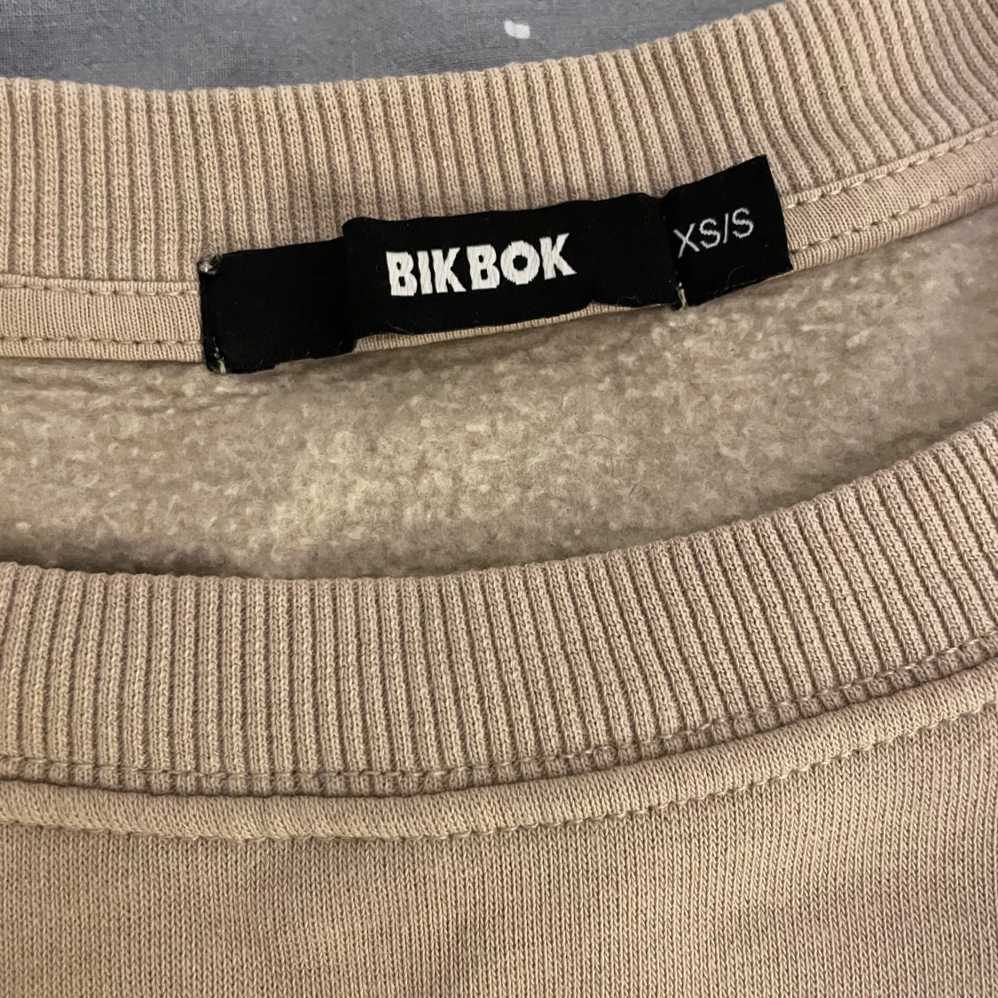 Tjocktröja beige - 90