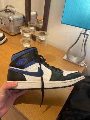 Jorden 1 racer säjes  - Mina jordens är i ett bra skick är dock lite kresade. Har haft de i 1 år snart och bästemde mig för att sälja de då jag inte använder de längre plus så behöver jag pengar till en ny hobby. Hör gärna av er om ni har några frågor eller vill lägga bud på de.