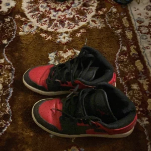Jordan air 1 - Har använt dem 1 år! Funkar jätte bra! Pris kan diskuteras! 