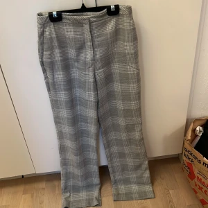 Kostymbyxor hm - Kostymbyxor från hm, sparsamt använda. 