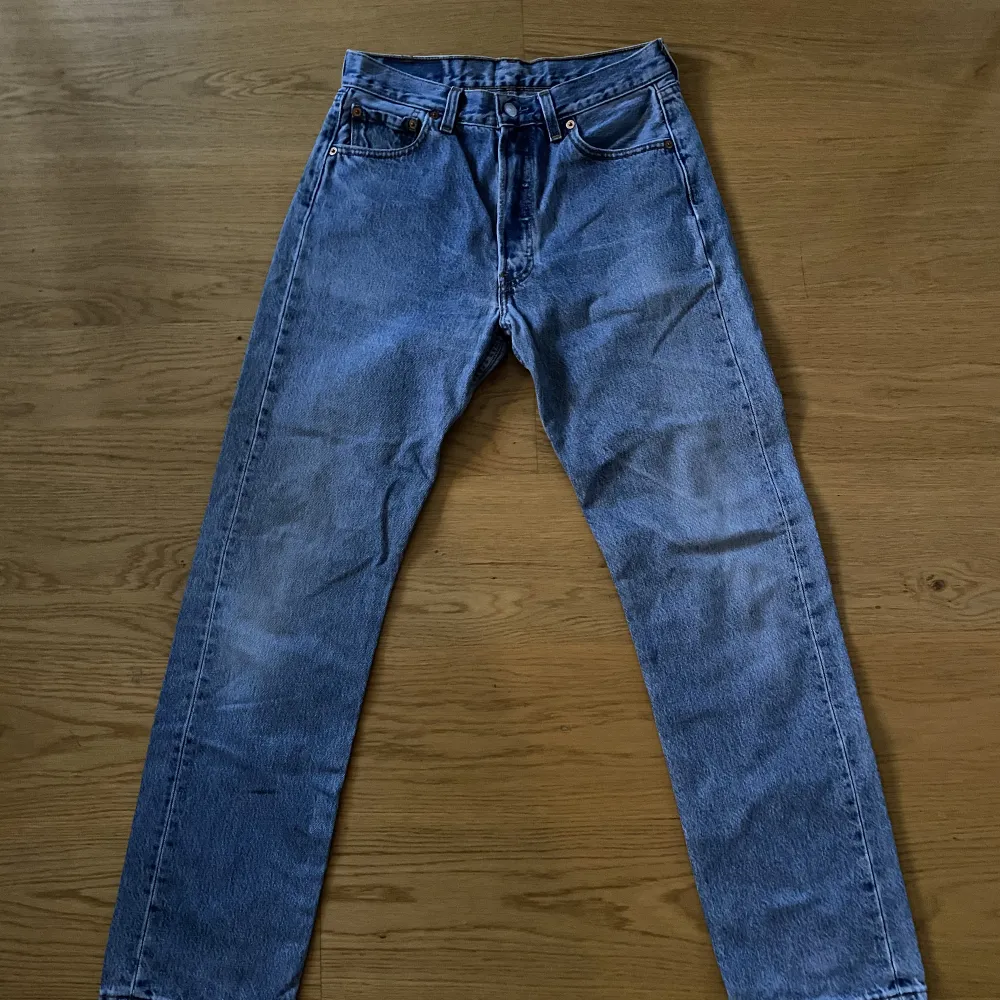 Har knappt använd och har sin form kvar. Inga skador.. Jeans & Byxor.