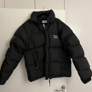 Axel arigato puffer jacket - använd 5 gånger så som ny.