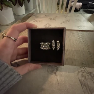 Edblad💘smycken  - Säljer mina fina Edblad smycken i silver, ring och örhängen, jätte fina som är nästan oandvända💘💘💘 orginal priset på dem är 400 och 400kr