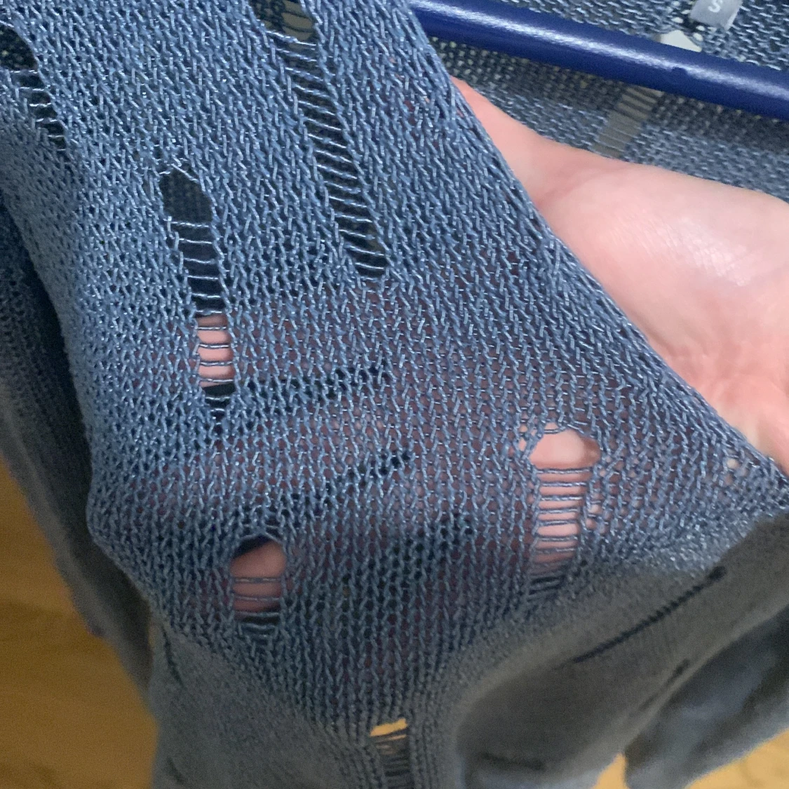 Cool tröja med hål - 90