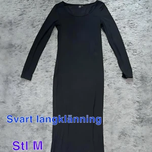 Svart långklänning  - Svart Långklänning, stl M🥰