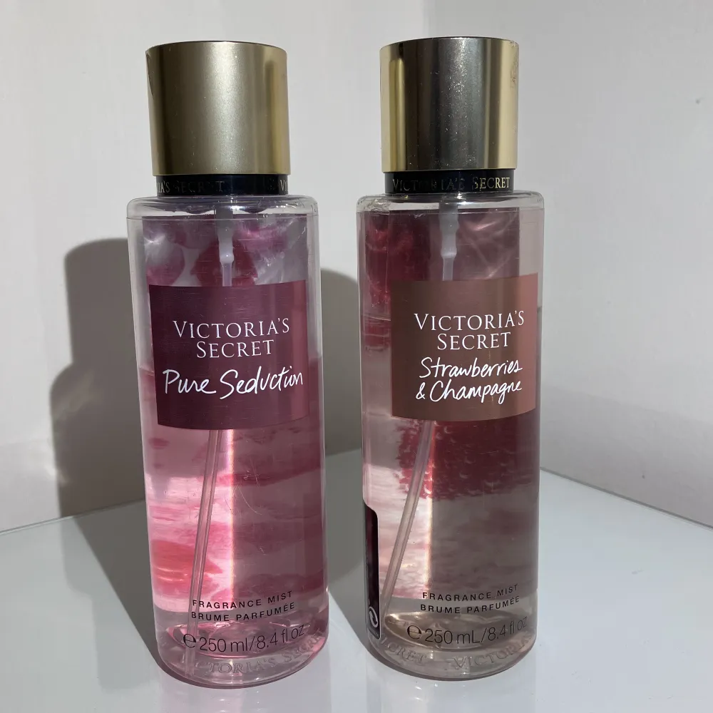 Säljer mina Victoria’s Secret parfymer då det inte kommer till användning, lite använda med håller jättelänger, priset går att diskutera💗. Övrigt.