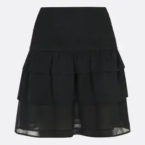Svart kjol från Bikbok - använt några gånger, köpt i somras 💞