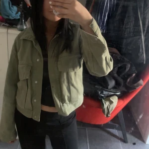 Zara jeansjacka  - Grön jeansjacka från zara😊 130kr+frakt 