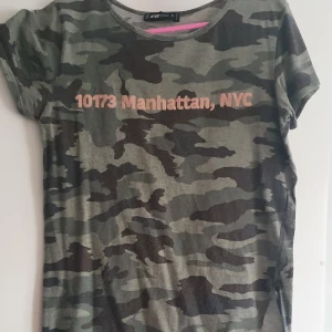 T shirt - Storlek s aldrig använd