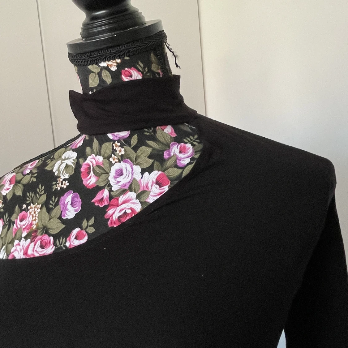 Svart tröja med en arm - 90