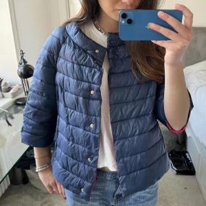 Jacka!  - Snygg trekvartsärmad jacka! Står storlek XL men sitter som M