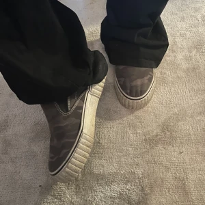 Slip on skor - Så snygga slip on skor som är lika eytys skor😍😍😍