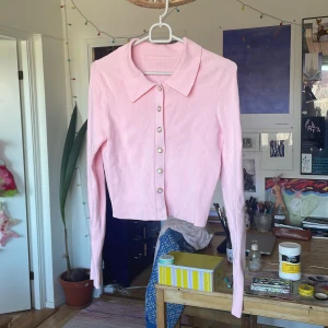 Rosa tröja - Lite tjockare i materialet, bra kvalite. Strl S-M, stretchig!