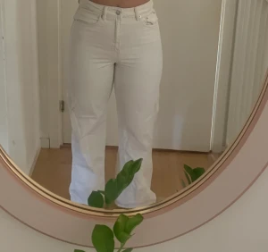 Jeans  - Ett par jeans i stl 36 ifrån Gina tricot. Jag har bara använt dom 2 gånger pga att jag tyckte dom var lite för små. 