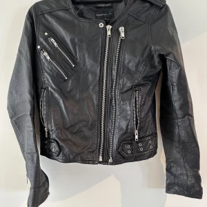Rock’nblue skinnjacka - Storlek 36 Nypris 2600kr Gott skicka, inget slitage 