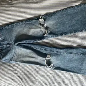 Ett par fina jeans från lager 157. Tyvärr blivit för små och därav behöver jag sälja de vidare. Både sköna och snygga.