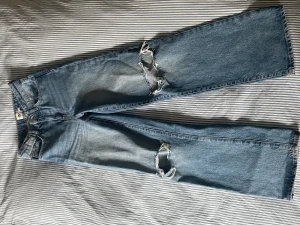 Jeans - Ett par fina jeans från lager 157. Tyvärr blivit för små och därav behöver jag sälja de vidare. Både sköna och snygga.