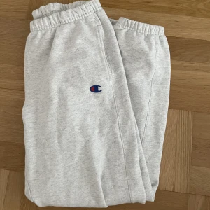 champion sweatpants - träningsbyxor aldrig använda, säljs för 215 kr inkl frakt, fint skick