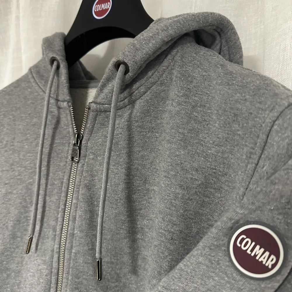 Snygg colmar zip up hoodie!  Storlek Medium Bra skick! Hör av er vid frågor!. Hoodies.