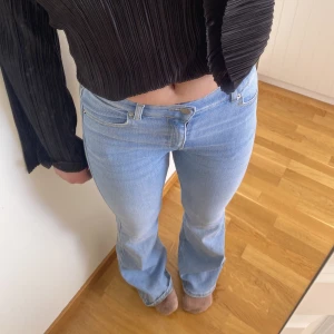 bootcut jeans  - bootcut jeans från dr denim! står att de är i storlek S/32 men passar oxkså 34-36 då de är väldigt stretchiga!