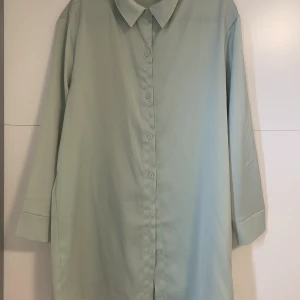 Ljusgrön skjorta - Knappt använd, i bra skick.