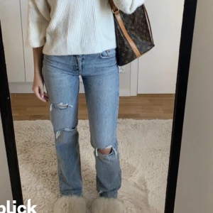 ZARA jeans  - Lånad bild Säljer mina super fina jeans från zara då jag har köpt ett par liknande så dem kommer ej till användning. Använd ett fåtal gånger så väldigt bra skick