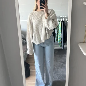 Madlady jeans  - Säljer dessa jeans från madlady. Storlek 38. Använda få gånger. Skriv för fler bilder  Pris: 200kr + frakt💗